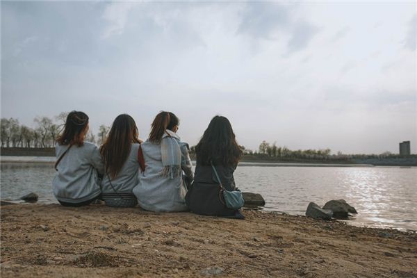 梦见河边是什么意思 梦见河边是什么意思