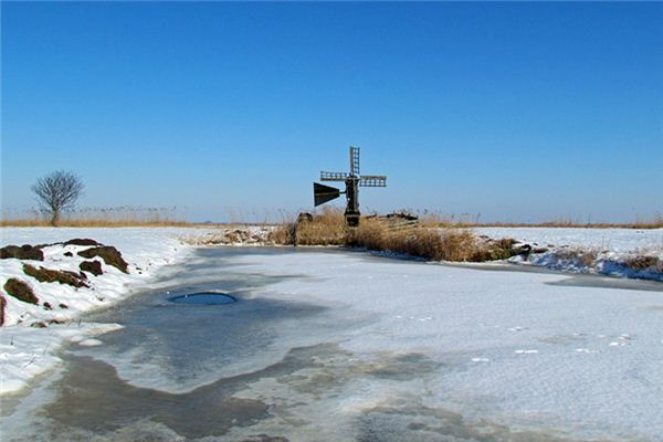 梦见冰窟窿是什么意思 梦见冰窟窿是什么意思